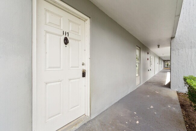 Foto del edificio - 250 NW 67th St