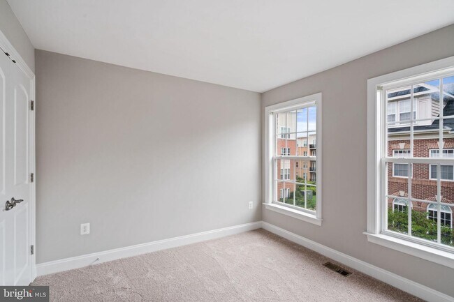 Building Photo - 8046 Reserve Way