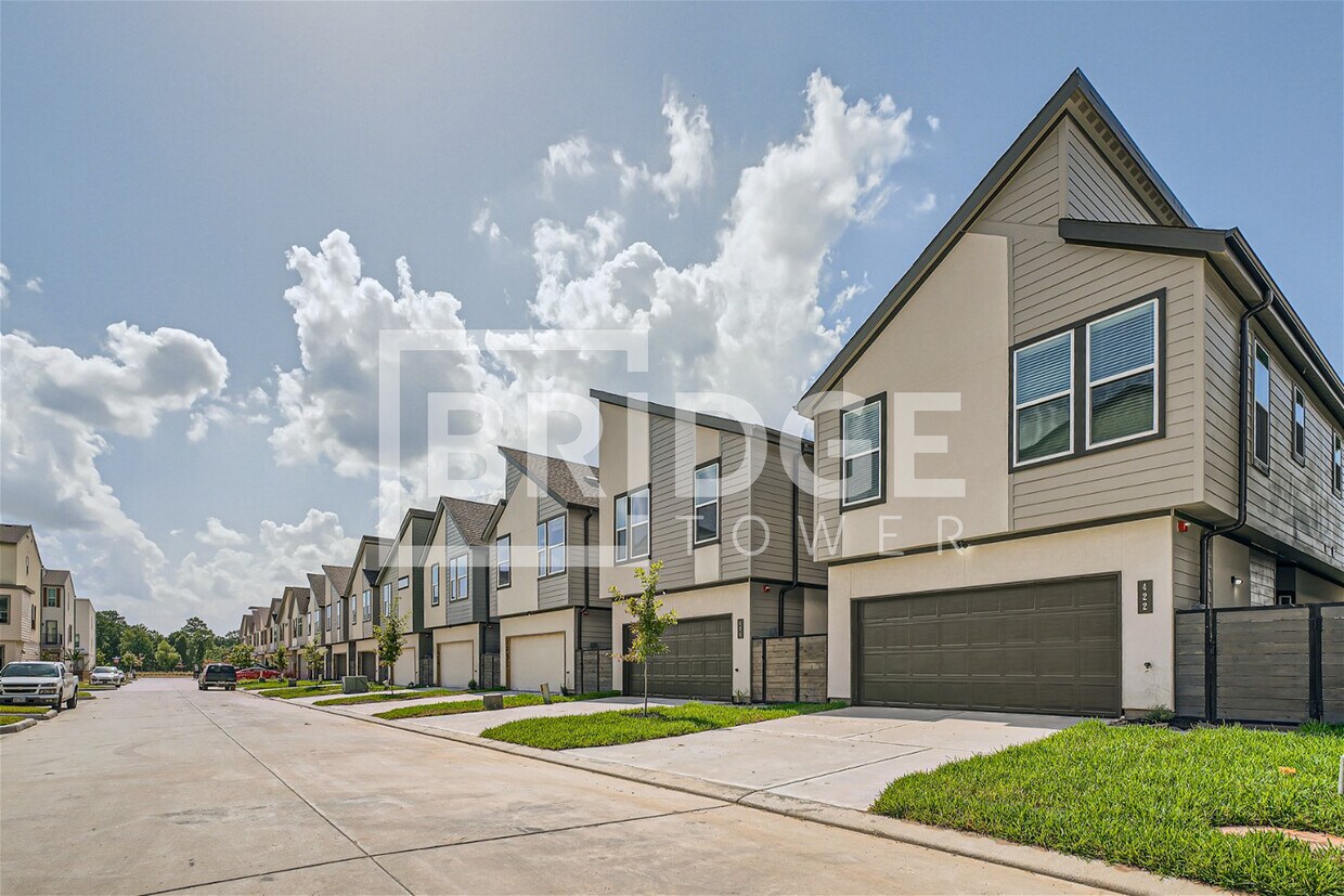 Centro Modern Homes 381 N Centro Cir Shenandoah, TX Apartments for