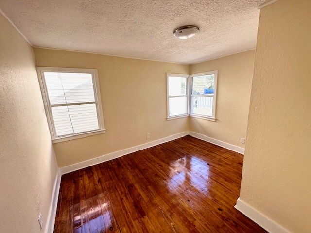 Foto del edificio - 2418 Crill Ave