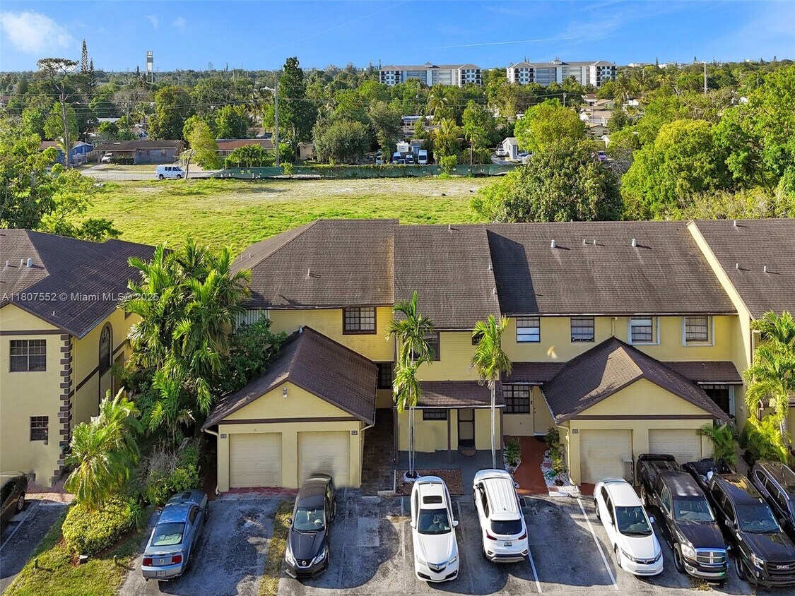 Primary Photo - 1123 NE 210th Terrace