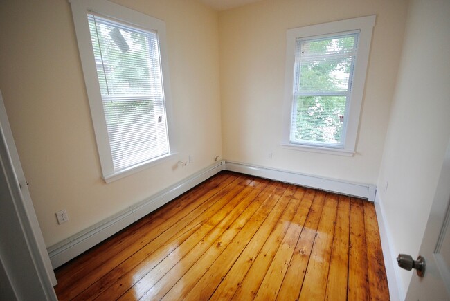 Building Photo - 154 Bennington St