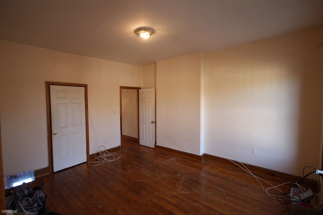 Building Photo - 462 Bainbridge St