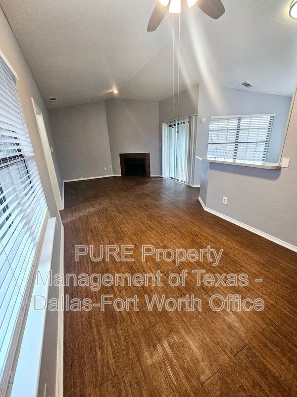 Building Photo - 806-203 Castleglen Dr