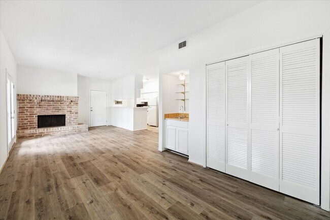 Foto del edificio - 2425 Augusta Dr