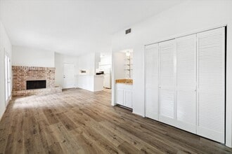 Building Photo - 2425 Augusta Dr