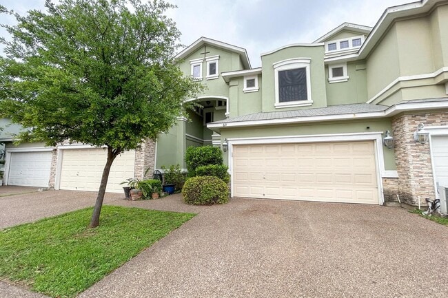 Foto del edificio - 9310 Albany Dr