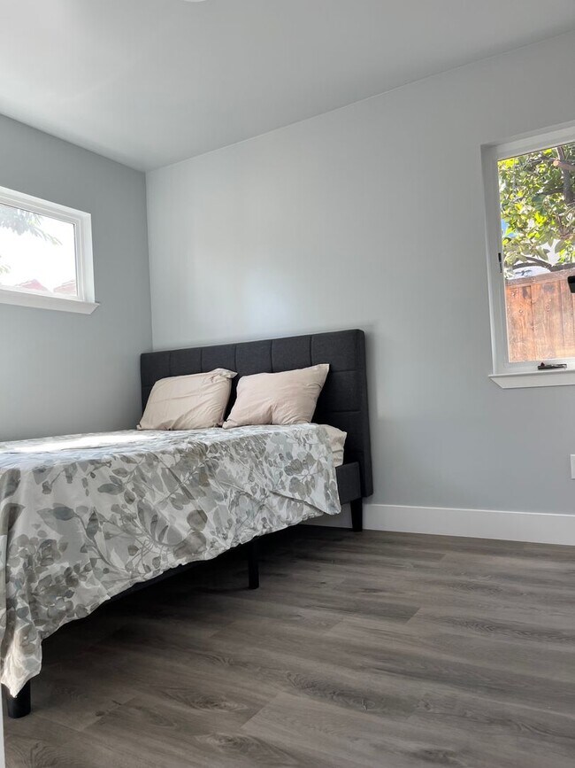 Building Photo - 930 Alexis Ct