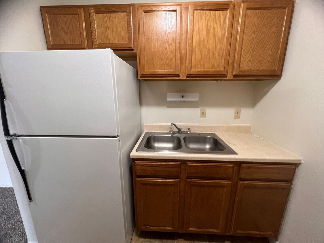 Primary Photo - 2 Bedroom 1 Bath Balcony Apartment Available