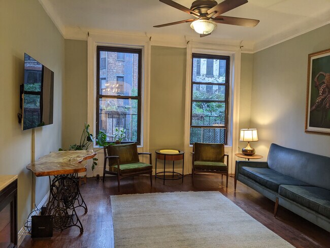 Foto del edificio - 448 E 88th St