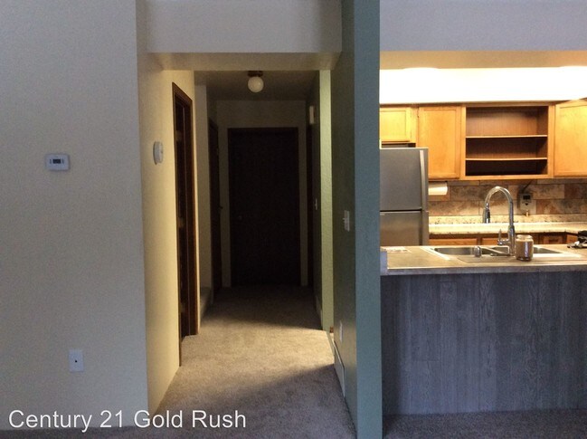 Foto del edificio - 3 br, 1.5 bath House - 451 E. 8th Ave
