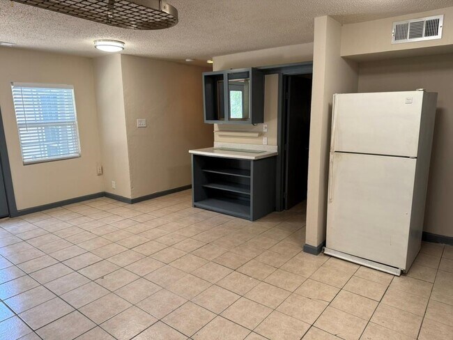 Foto del edificio - 8901 Newport Ln