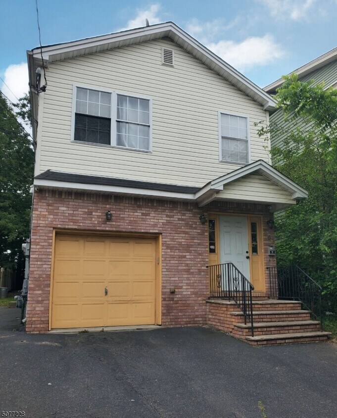 Primary Photo - 968 Grove St