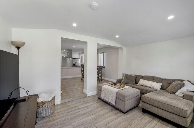 Foto del edificio - 342 SW 22nd St