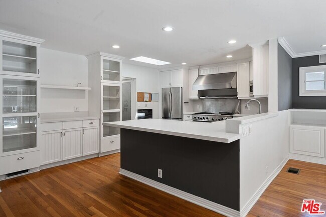Foto del edificio - 3123 Barry Ave