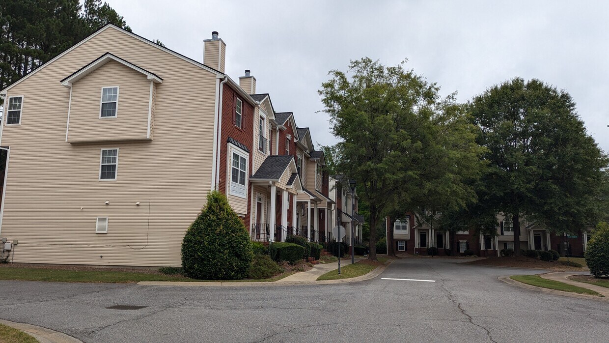 221 Village Square Dr, Woodstock, GA 30188 - Townhome Rentals in 