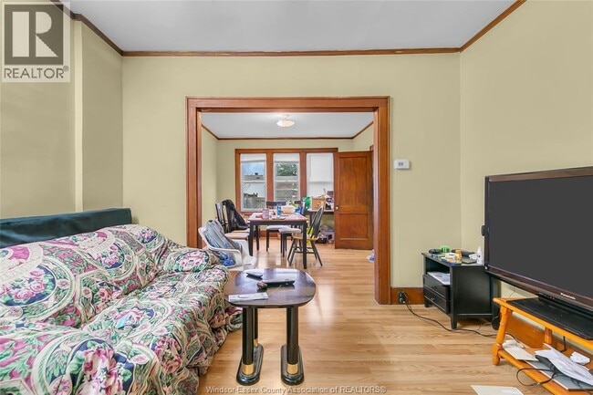 Building Photo - 69 Shepherd St E