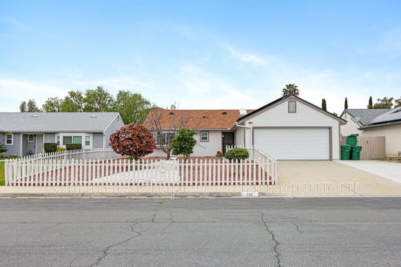 Primary Photo - 732 Butterfield Rd
