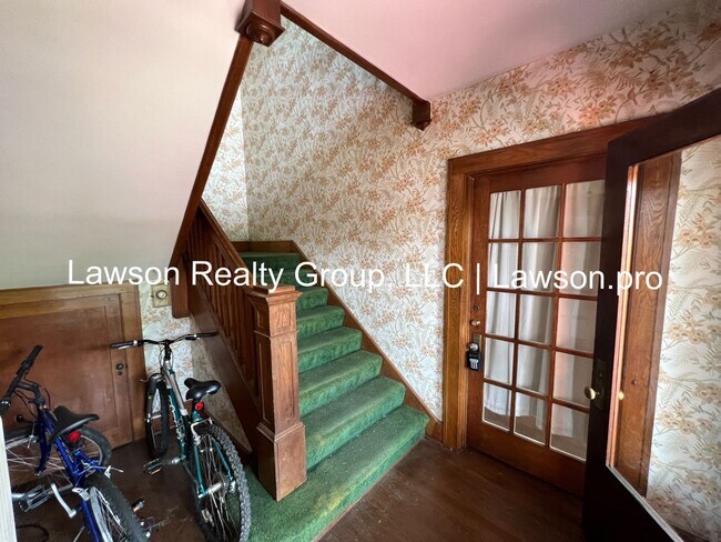 Building Photo - Richelieu 2202