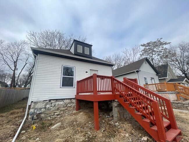Foto del edificio - Remodeled 2 Bed/1 Bath home off 23rd!