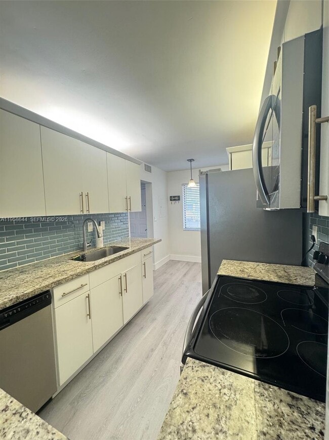 Foto del edificio - 163 Lakeview Dr