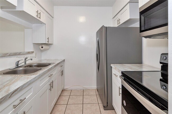 Foto del edificio - 2500 NW 13th St