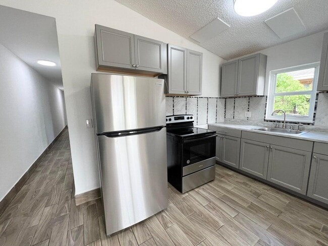 Foto del edificio - 1050 W 7th St