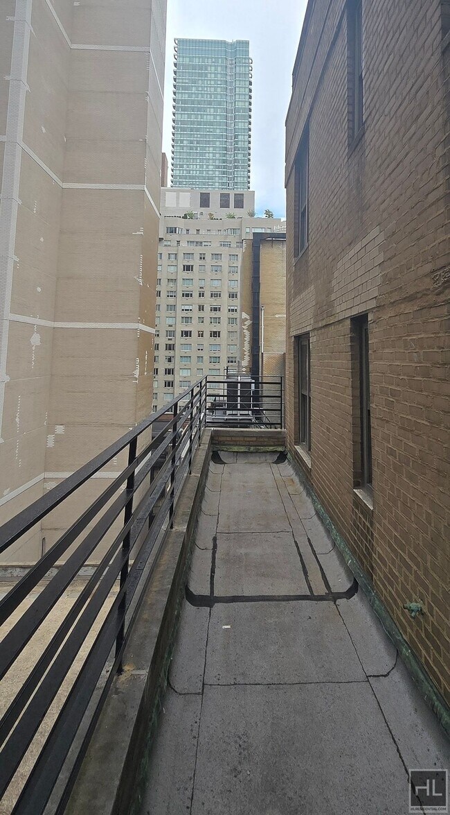Foto del edificio - Midtown, E 56 ST/Lex, Long Terrace, 2BR/1B...