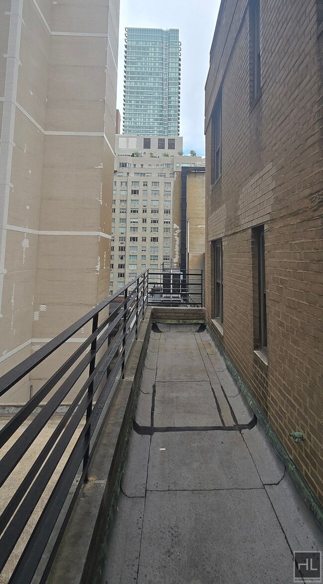 Building Photo - Midtown, E 56 ST/Lex, Long Terrace, 2BR/1B...