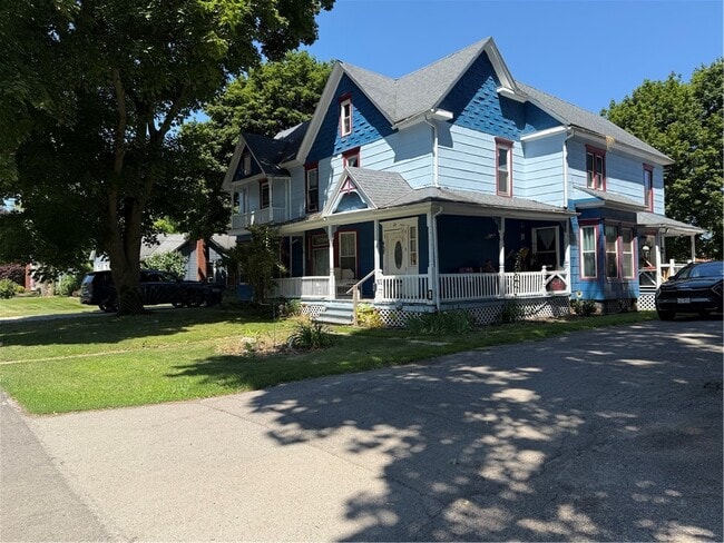 Foto del edificio - 496 Ridge Rd