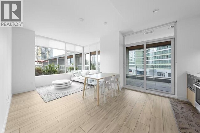 Photo du bâtiment - 6080 McKay Ave