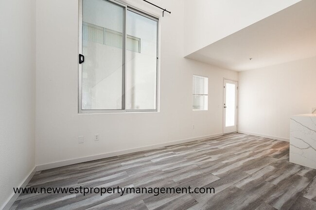 Foto del edificio - Light and Bright Little Italy Loft at Tita...