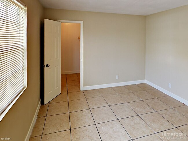 Building Photo - 590 SW 50th Terrace