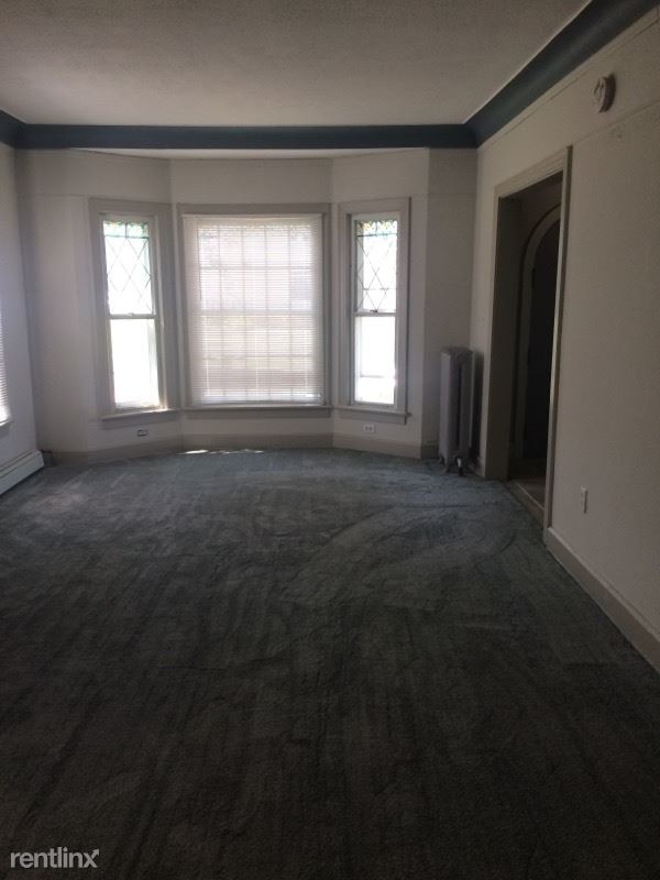 Building Photo - 3 br, 1.5 bath House - 1337 west 2 nd. st