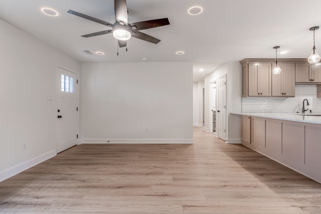 Building Photo - 402 Jefferson St