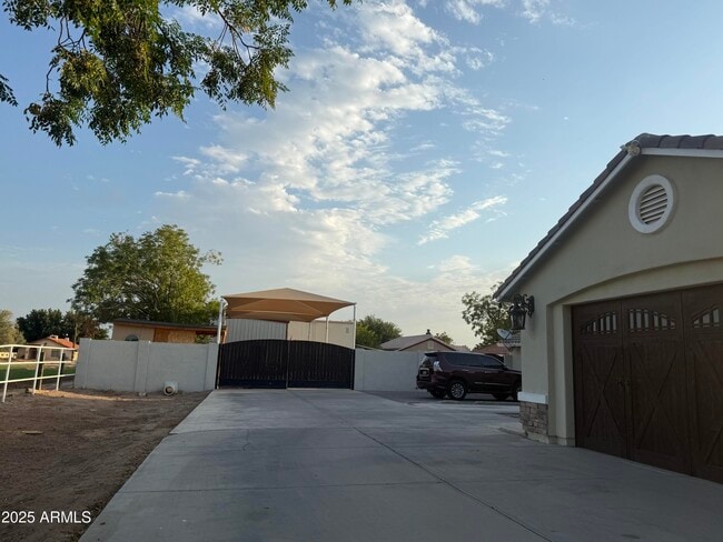 Foto del edificio - 5502 N 105th Ln