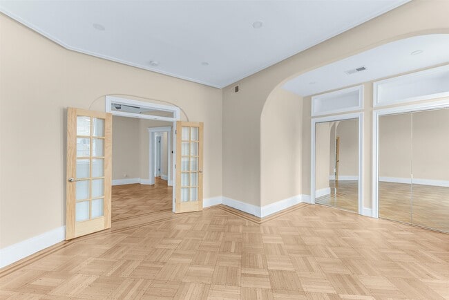 Building Photo - 926 17th St