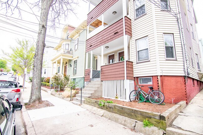 Building Photo - 21 Craigie St