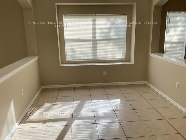 Building Photo - 11801 Acorn Woods Terrace