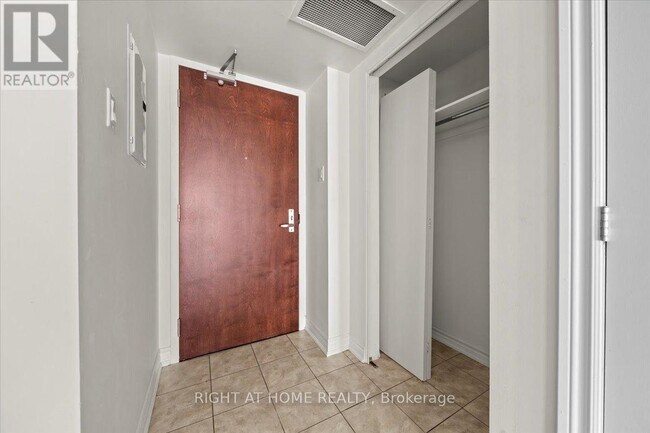 Photo du bâtiment - 234-2234 Rideau St