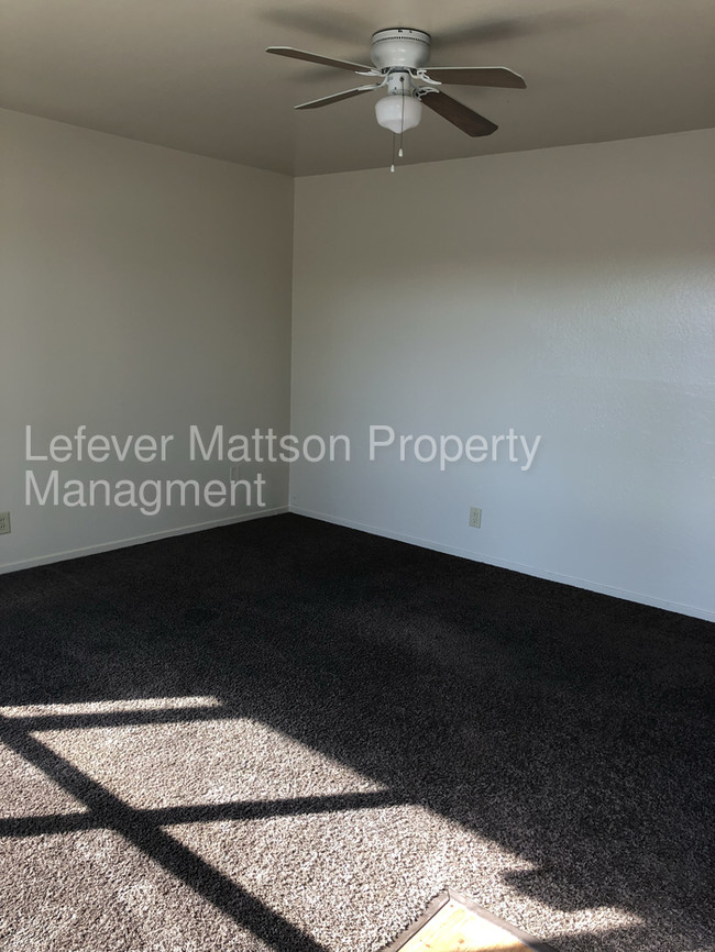 Building Photo - Adorable downtown Fairfield 1 bedroom