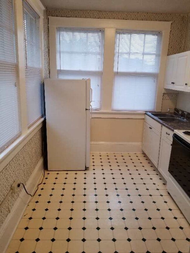 Kitchen - 420 W Cheves St