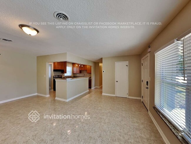 Building Photo - 512 Elm Dr