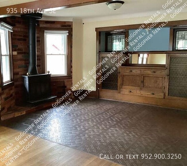 Building Photo - Affordable six bedroom house close to U of...