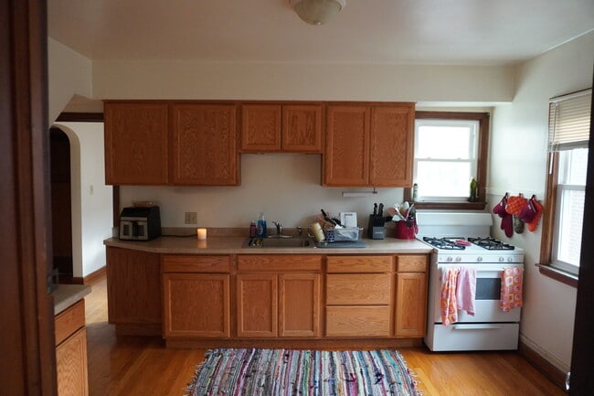 Kitchen - 2559 N Frederick Ave