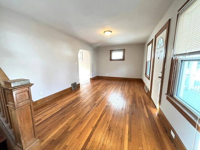 Foto del edificio - 536 E Jarvis Ave