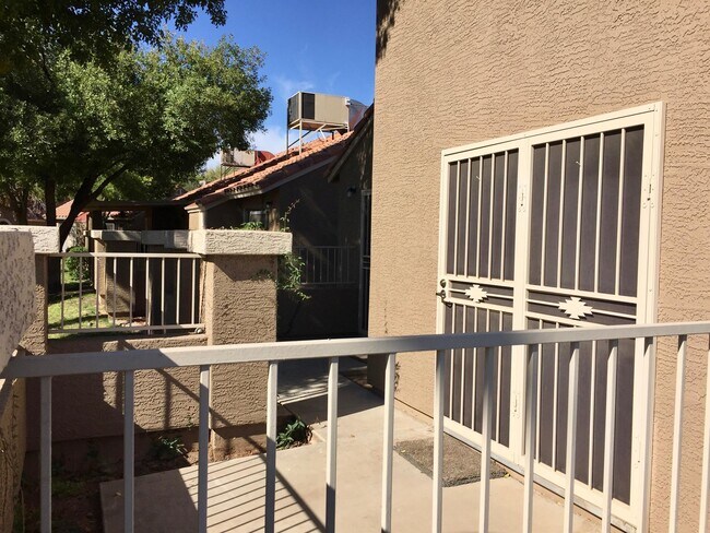 Foto del edificio - 7040 W Olive Ave
