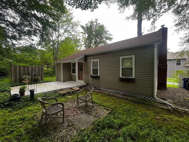 Foto del edificio - Lake Cottage Charm Near Coventry Lake Beach