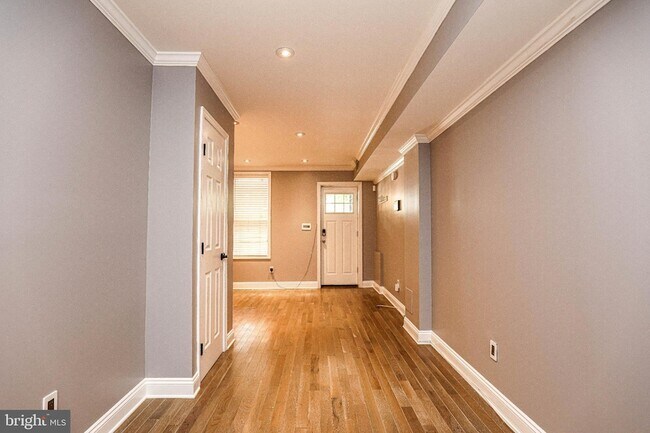 Foto del edificio - 544 Newton Pl NW