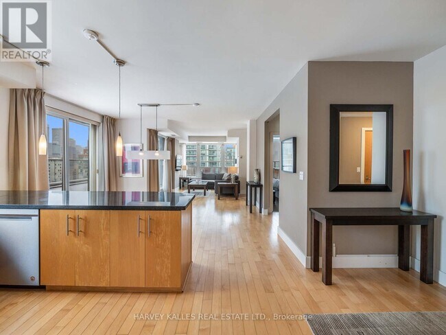 Photo du bâtiment - 168 King St E